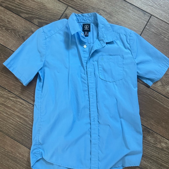Volcom button up shirt size Large in excellent condition. - Picture 2 of 2